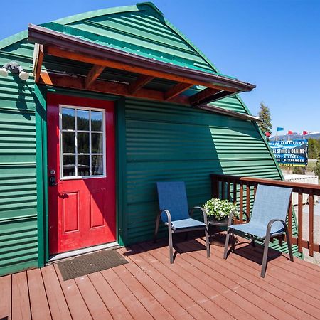 Sky Eco - Glacier General Store And Cabins Coram Ngoại thất bức ảnh