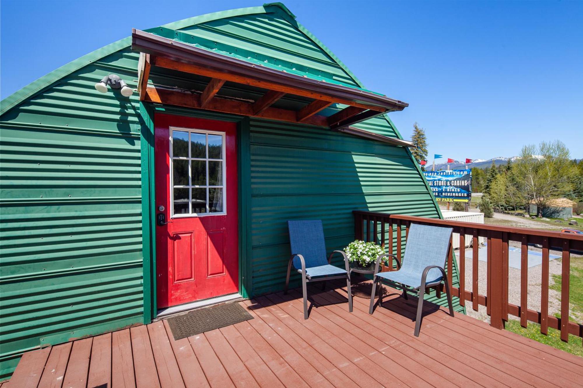Sky Eco - Glacier General Store And Cabins Coram Ngoại thất bức ảnh