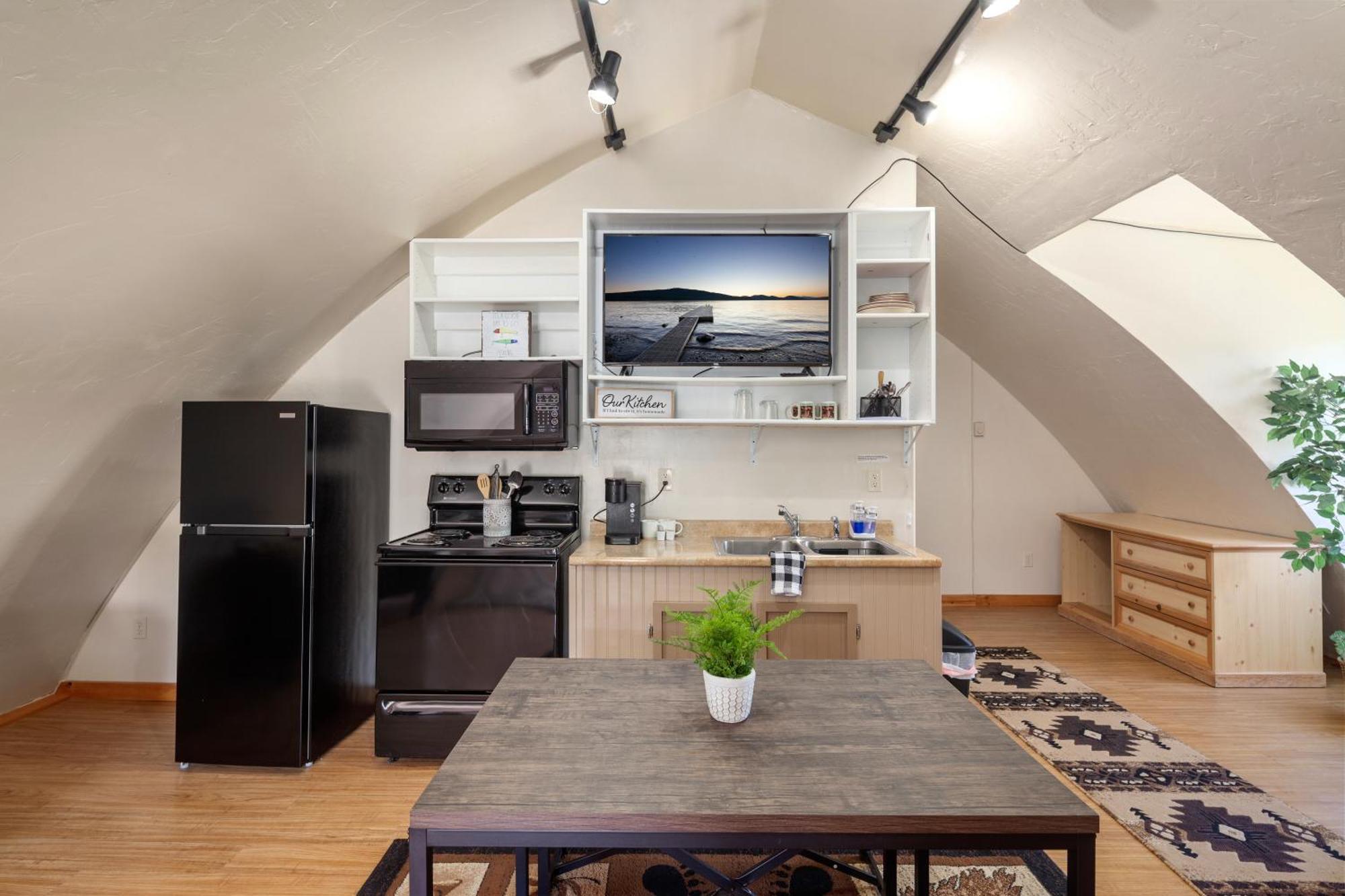 Sky Eco - Glacier General Store And Cabins Coram Ngoại thất bức ảnh
