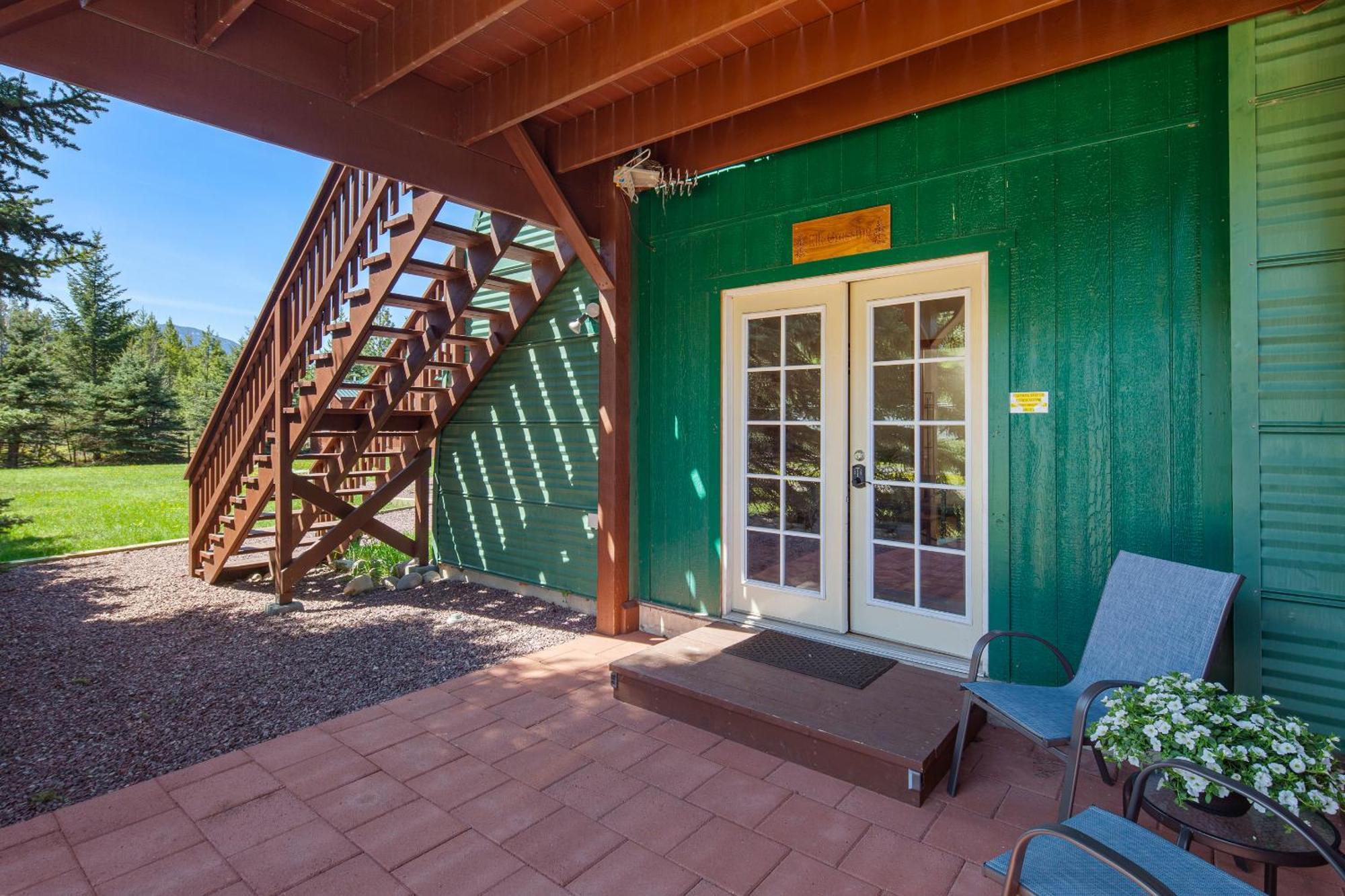 Sky Eco - Glacier General Store And Cabins Coram Ngoại thất bức ảnh