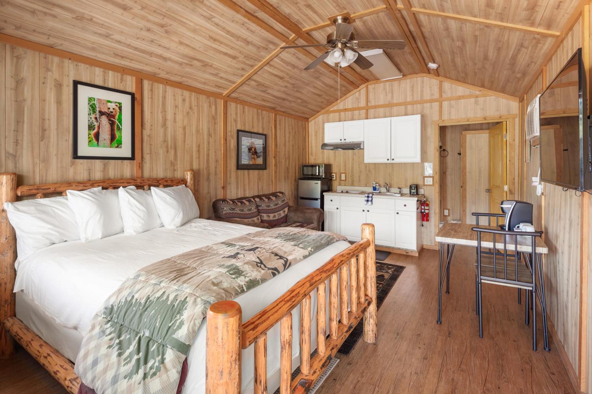 Sky Eco - Glacier General Store And Cabins Coram Ngoại thất bức ảnh