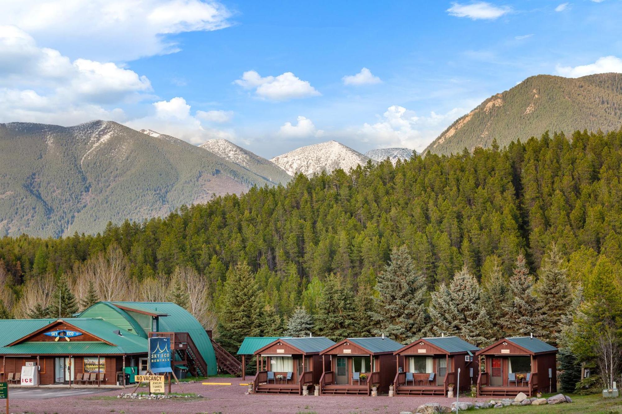 Sky Eco - Glacier General Store And Cabins Coram Ngoại thất bức ảnh