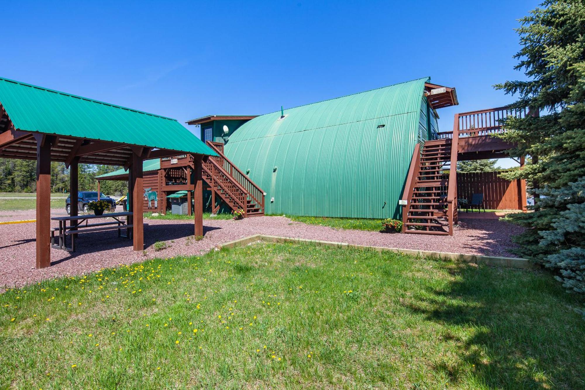 Sky Eco - Glacier General Store And Cabins Coram Ngoại thất bức ảnh