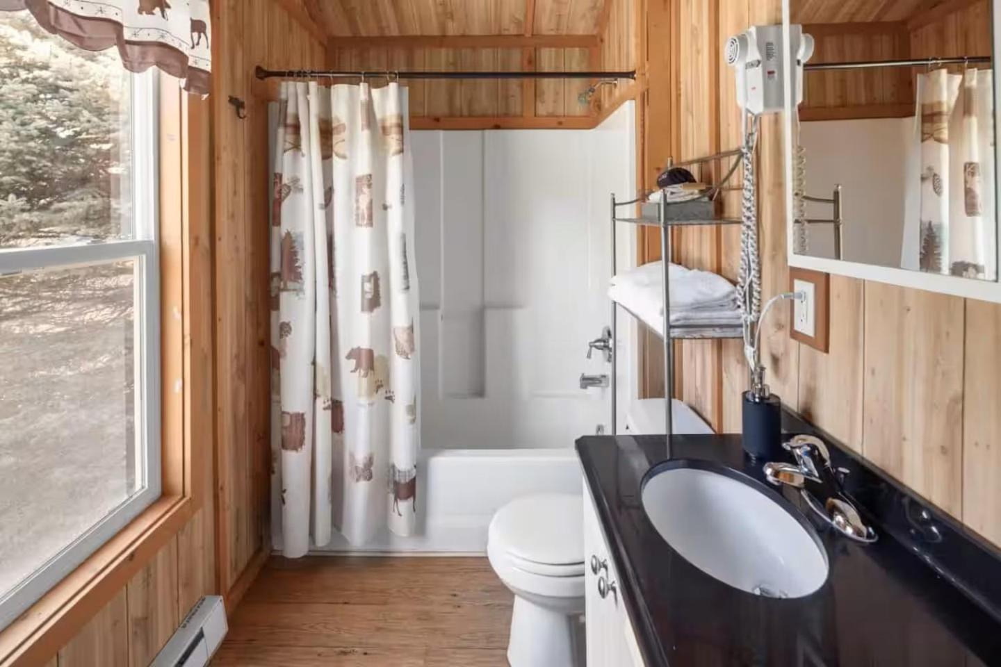 Sky Eco - Glacier General Store And Cabins Coram Ngoại thất bức ảnh