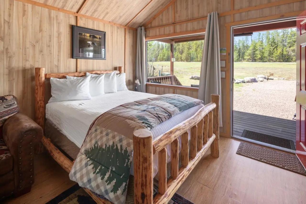 Sky Eco - Glacier General Store And Cabins Coram Ngoại thất bức ảnh