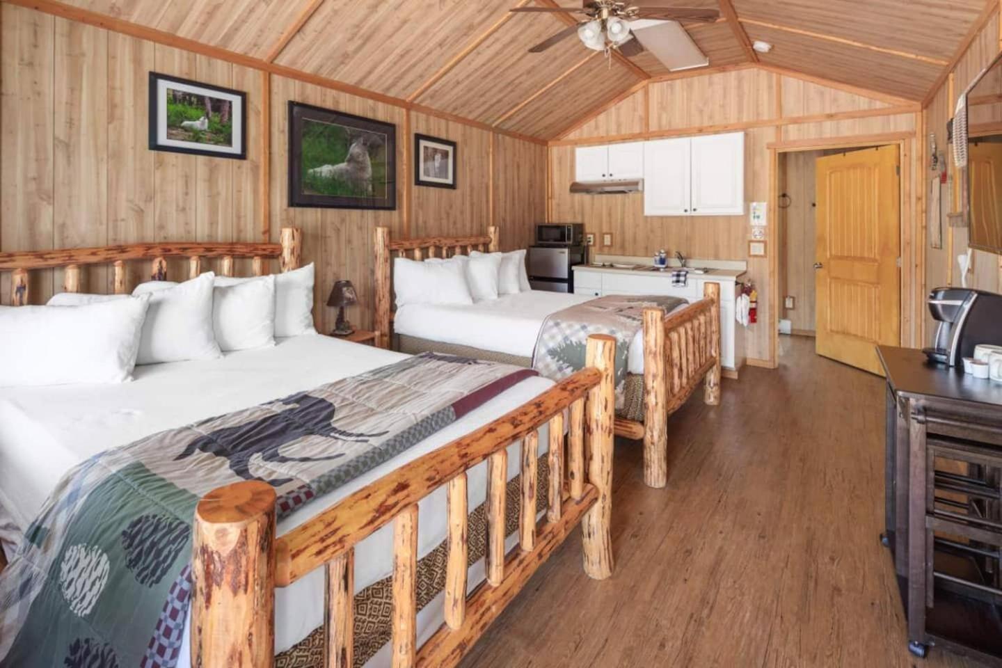Sky Eco - Glacier General Store And Cabins Coram Ngoại thất bức ảnh